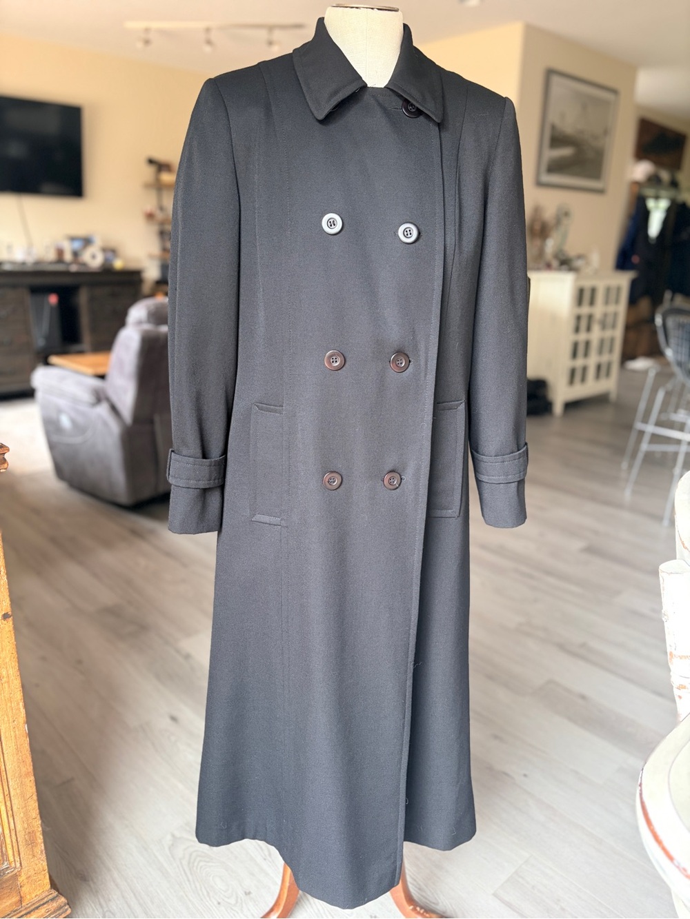 Vintage 90’s Jones New York 100% Wool Black Removable Liner Trench Coat, size 6p